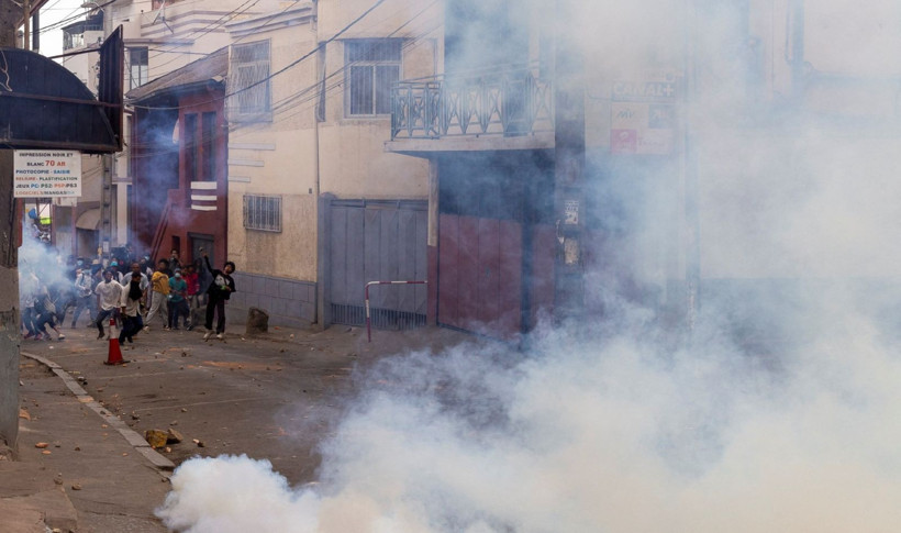 Hükümet düştü, Z kuşağı geri adım atmadı: Sokaklar savaş alanı - Resim: 2