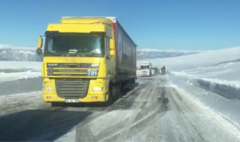 Ardahan'da TIR kuyruğu - Resim : 1