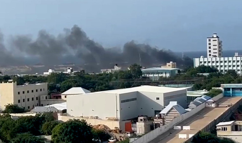 Askeri helikopter havalimanına düştü - Resim : 1