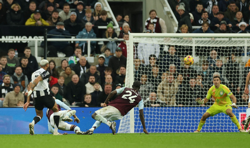 Newcastle United, Aston Villa'ya 3 gol büyük geldi - Resim : 1
