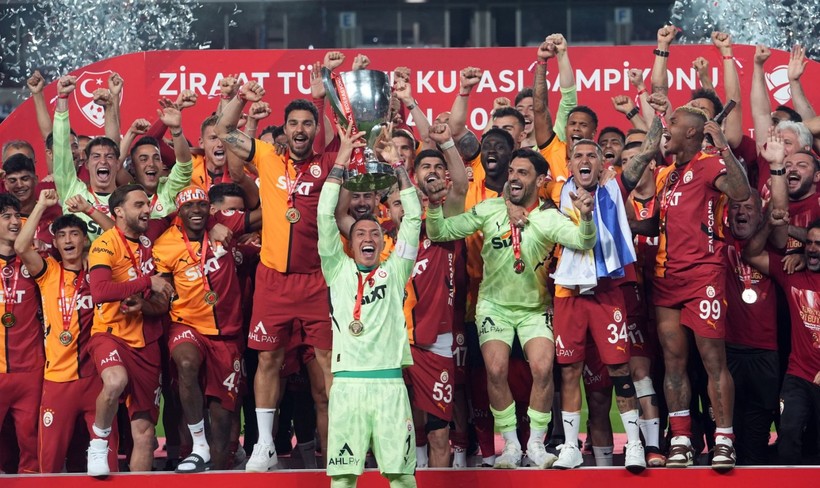 Galatasaray'da kupa coşkusu: Zafer Muslera'nın elinden yükseldi - Resim: 5