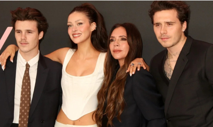 Beckhamlarda kriz sürerken abisiyle küs şarkıcı sahnede gözyaşlarını tutamadı - Resim : 1