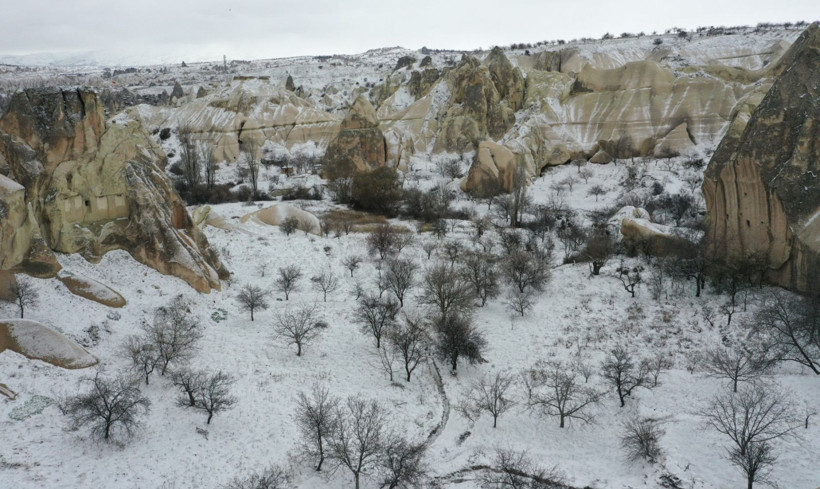 Kapadokya'daki peribacaları kar yağışıyla beyaza büründü - Resim: 4