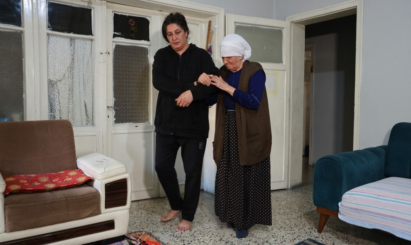 Mahkeme 5 ay verdi: Görme engelli kadın torunuyla sokakta kalabilir - Resim : 2