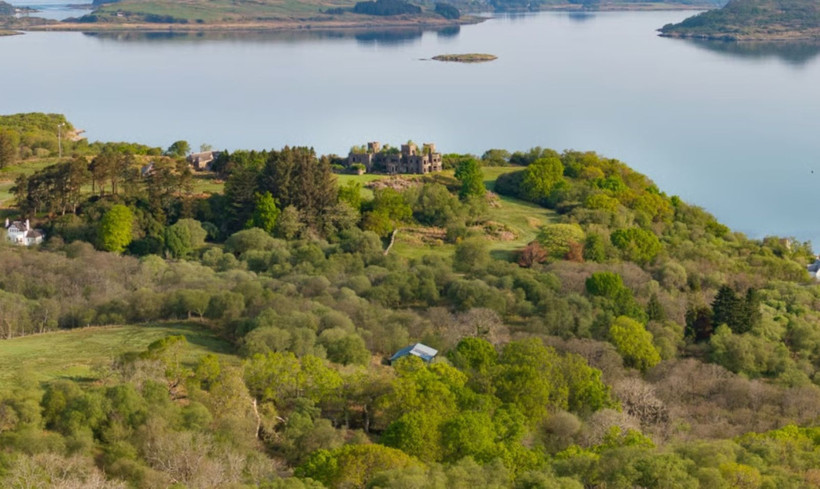 Boğaz'da villa parasına ada... İçinde kale bile var - Resim: 5