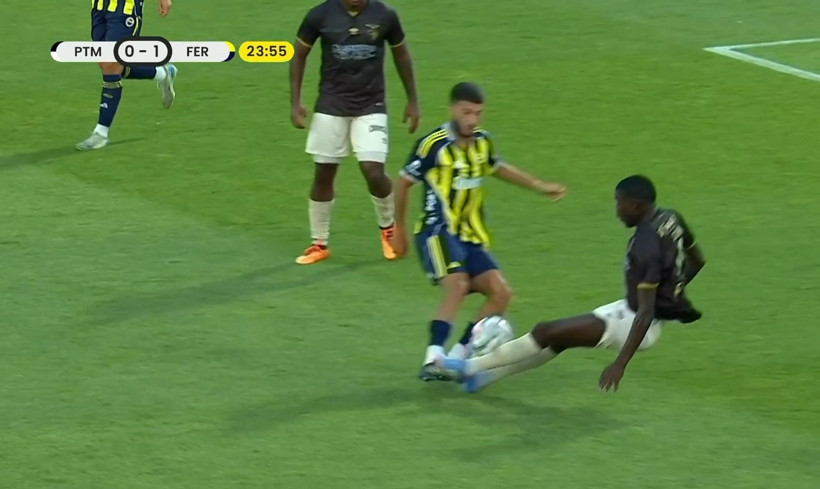 Fenerbahçe'nin hazırlık maçında saha karıştı: İrfan Can çıldırdı - Resim: 2