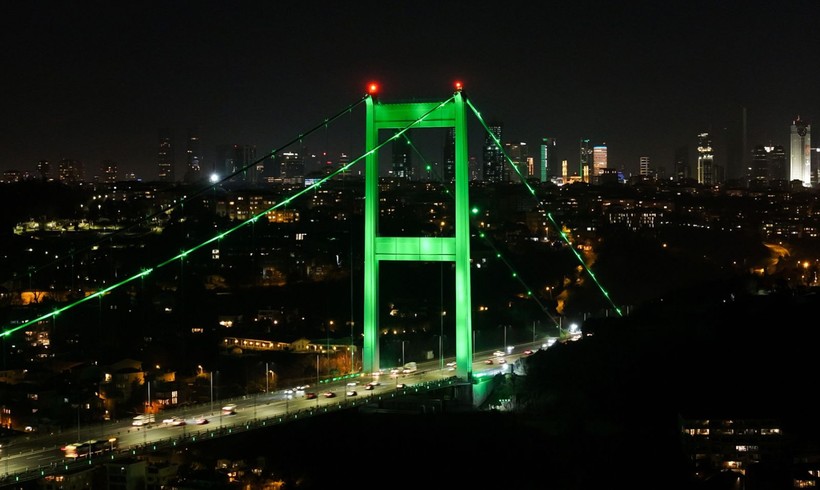 İstanbul'un köprüleri "Yeşilay Haftası" için yeşil renge büründü - Resim: 7