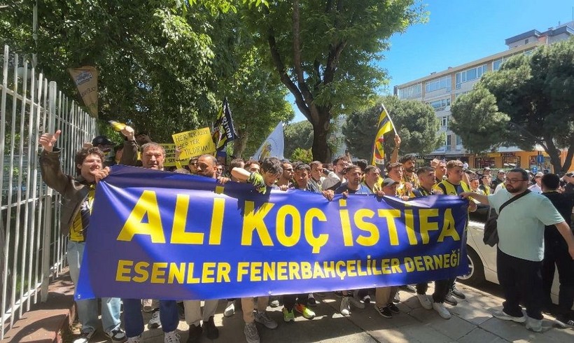 Kadıköy'de Ali Koç'u protesto yürüyüşü: Başkan adayı da katıldı - Resim: 1