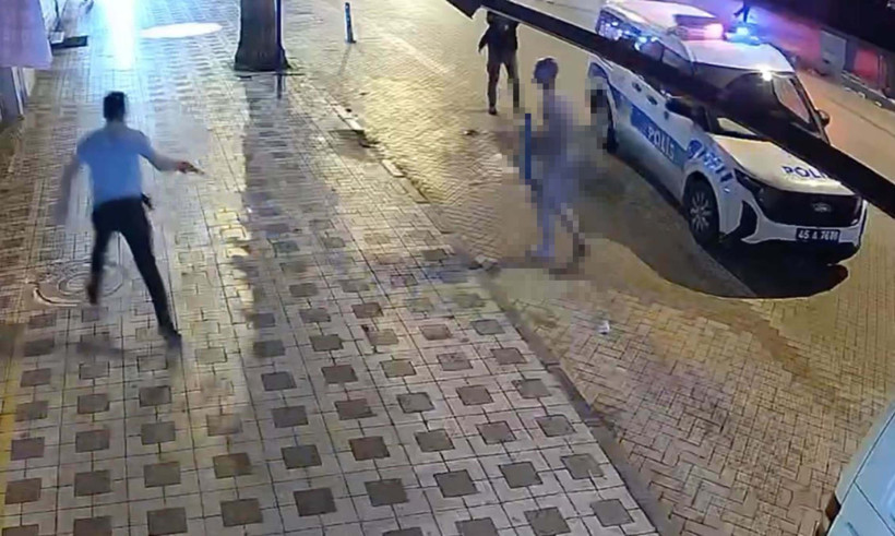 Çırılçıplak sokağa çıktı: Eşini öldürüp küçük kızını defalarca bıçakladı - Resim : 1