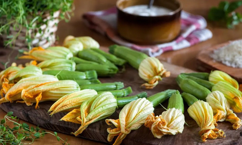 Türkiye’de mezecilere servet kazandıran dolma! Tencere tencere satılıyor - Resim : 1
