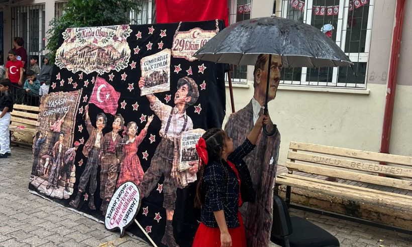 Küçük Meryem’den büyük hareket. 29 Ekim’in en anlamlı görüntüsü - Resim : 3
