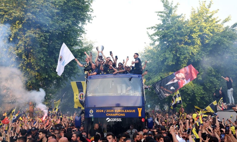Euroleague şampiyonu Fenerbahçe Beko, Bağdat Caddesi'ni ateşe verdi! - Resim: 11