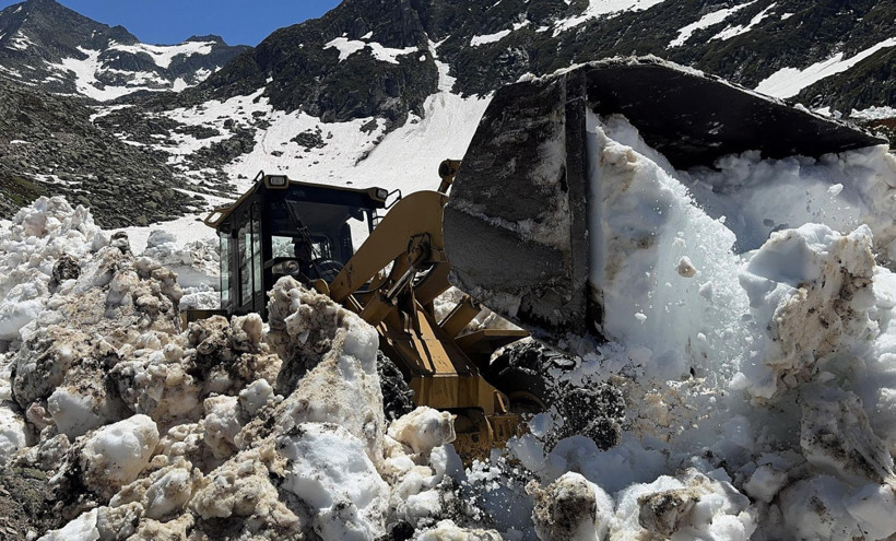 Haziranda karla mücadele: Rize'de yayla yolları açılıyor - Resim: 13