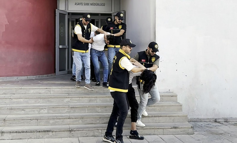 Tomar tomar parayla kutlama yaptılar, sonu kötü bitti - Resim: 1