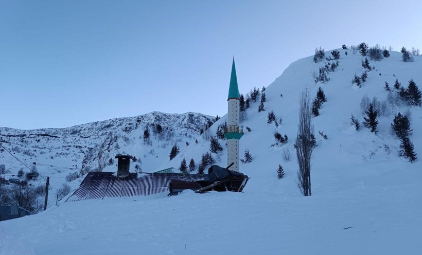 Posof’ta cami ve lojmanın üzerine çığ düştü - Resim: 5