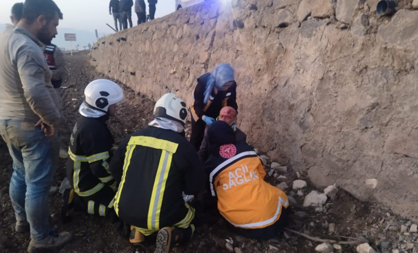 Otomobil tarlaya uçtu - Resim : 1