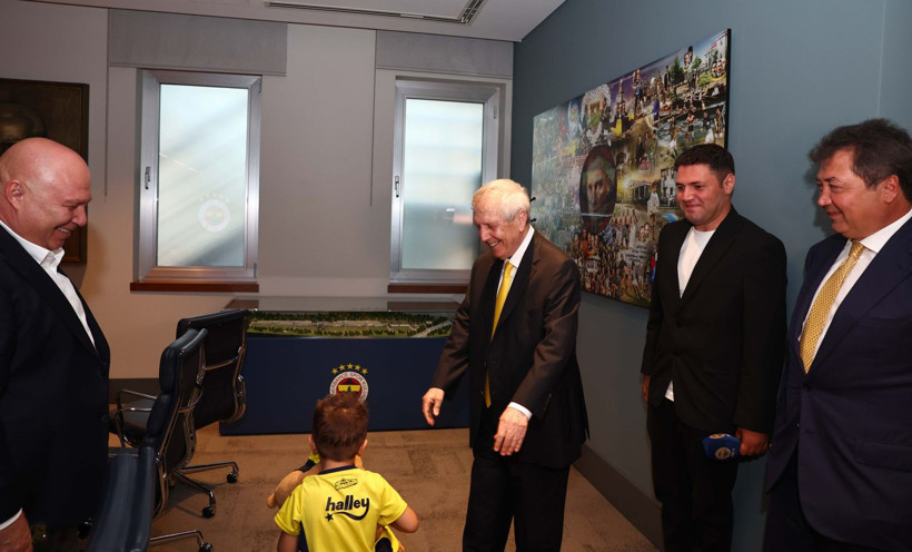 Fenerbahçe, tribünde zorbalığa uğrayan minik Göktuğ’u statta ağırladı - Resim: 9