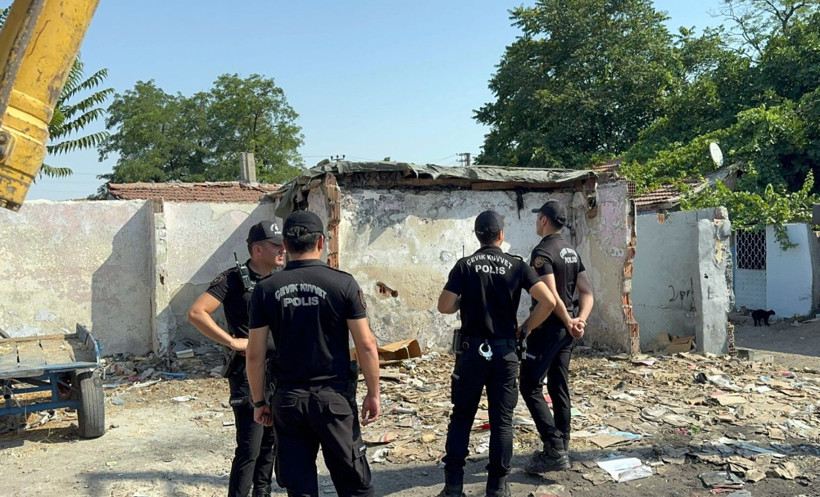 Herkesin canına tak etmişti... O evler yıkıldı - Resim: 4