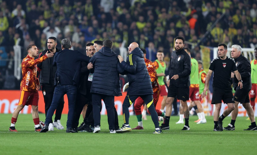 Fenerbahçe–Galatasaray derbisi öncesi şok kavga: Yıldız futbolcular birbirine girdi - Resim: 6