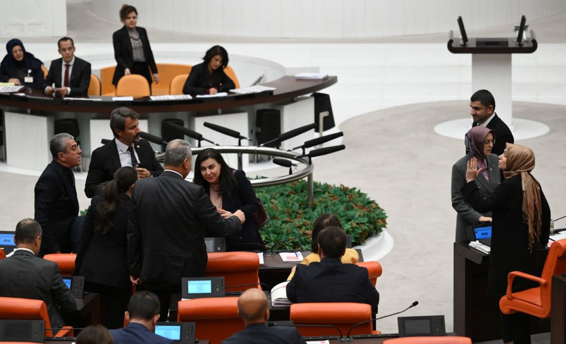 Meclis'te 'mandacı' ve 'alçak' tartışması - Resim: 12
