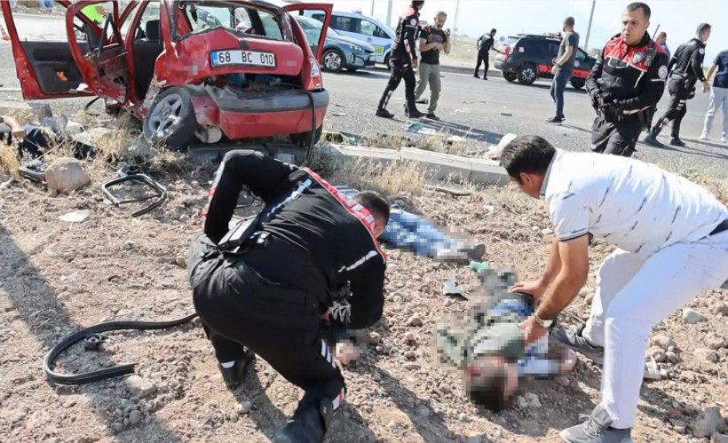 AYT yolunda feci kaza: Ölü ve yaralılar var - Resim : 1