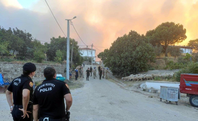 Tekirdağ'daki orman yangını büyüdü - Resim: 18