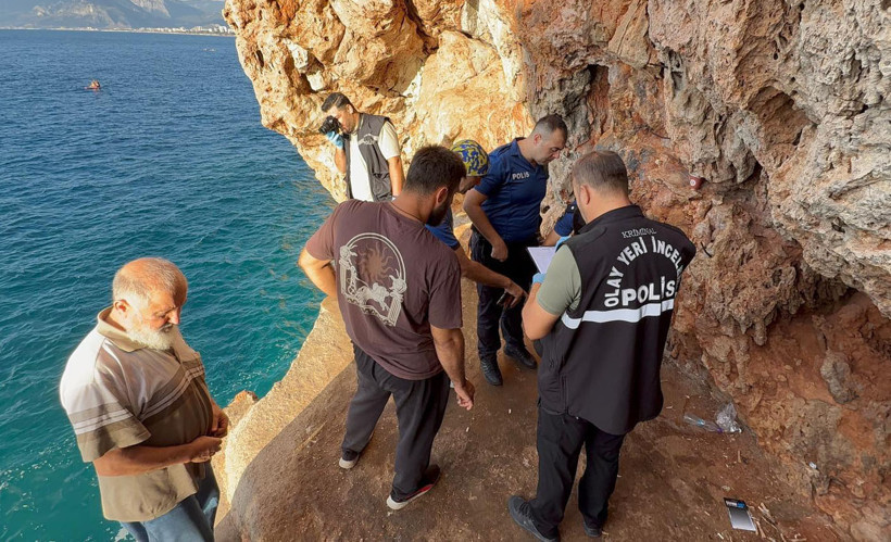 Antalya’da denizde dalış maskesi takılı erkek cesedi bulundu - Resim : 2