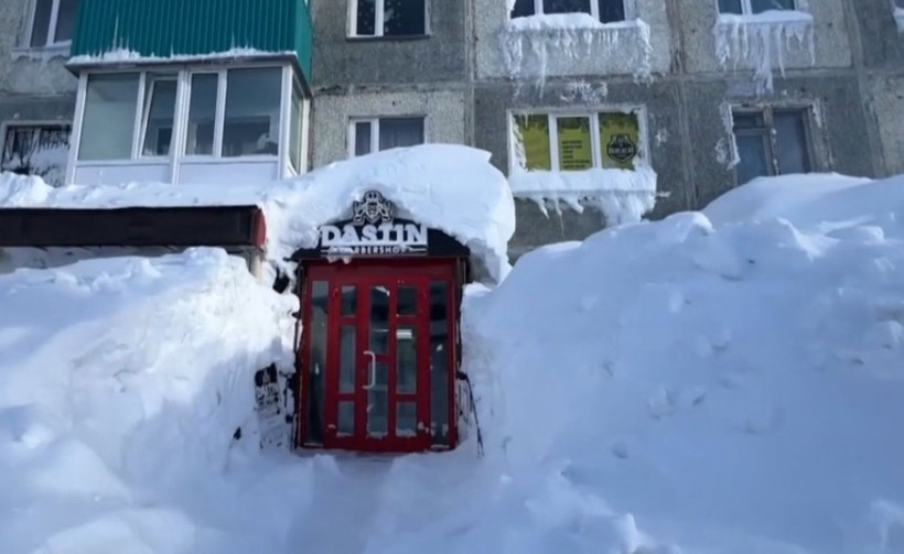 Böyle kar yağışı görülmedi: Apartmanlar bile kara gömüldü - Resim: 8