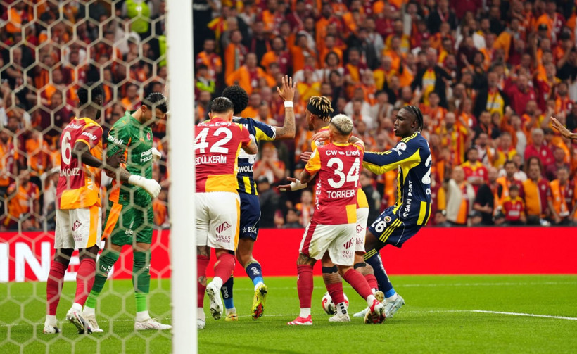Galatasaray-Fenerbahçe derbisinde gerginlik: Uğurcan Çakır ile Oosterwolde kapıştı - Resim: 3