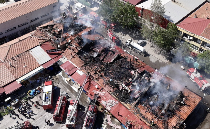 Erzincan'da yangın: 20 dükkan zarar gördü - Resim : 5