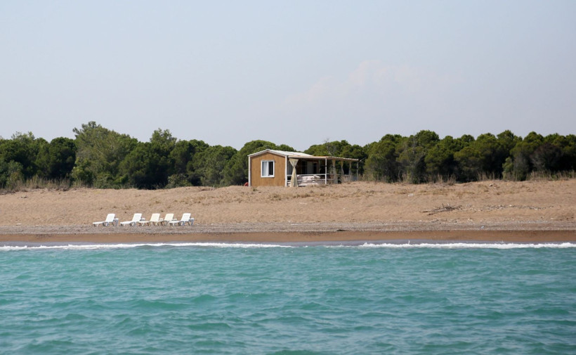 Arkası nehir, önü deniz: Bir gecede gelip koydu, şezlong bile attı - Resim: 7