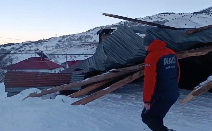 Posof’ta cami ve lojmanın üzerine çığ düştü - Resim: 6