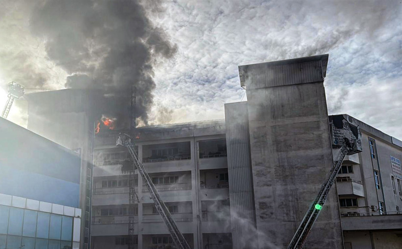 Sultanbeyli'de tekstil atölyesinde yangın - Resim : 1