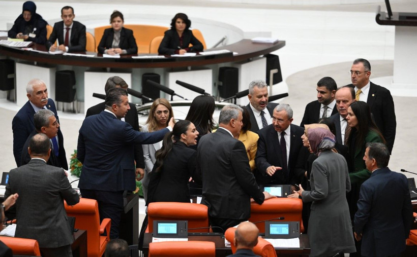 Meclis'te 'mandacı' ve 'alçak' tartışması - Resim: 14