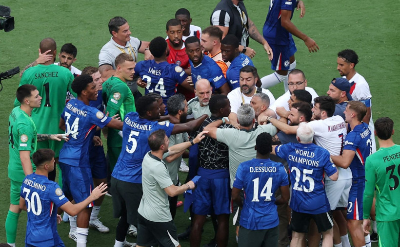 PSG-Chelsea finaline damga vuran kavga: Luis Enrique, Joao Pedro'yu yere indirdi - Resim: 5