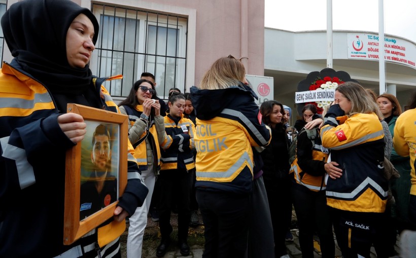 'Sigaran var mı?' cinayeti: Genç sağlıkçı hayatını kaybetti - Resim : 1