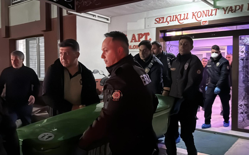 Korkunç cinayet: Anne iki çocuğunu boğazları kesilmiş halde buldu - Resim : 1