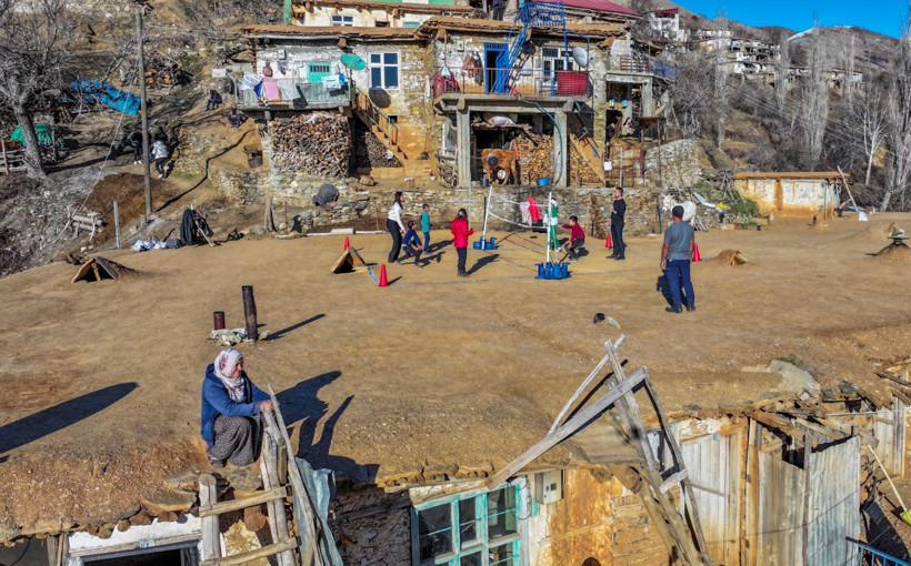 Toprak damları oyun alanına dönüştürdüler - Resim: 5