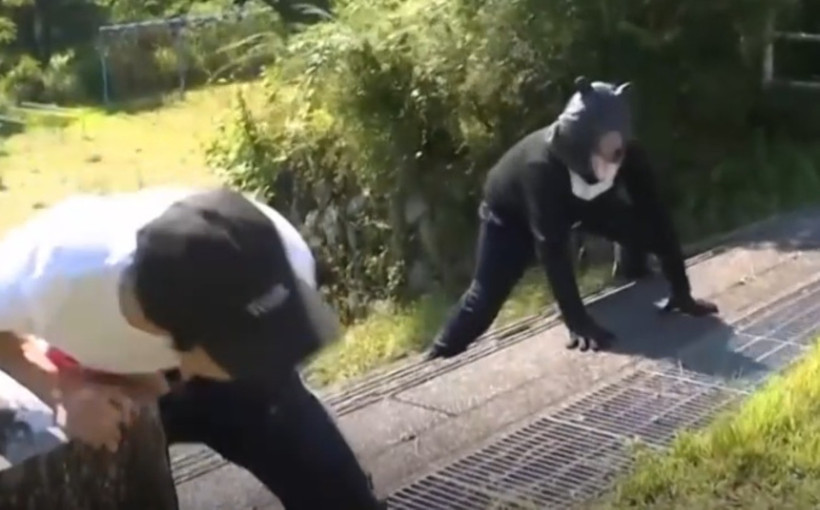 İlginç tatbikat: Ayı kostümüyle polisleri kovaladı - Resim : 1