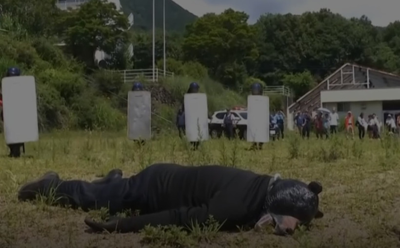 İlginç tatbikat: Ayı kostümüyle polisleri kovaladı - Resim : 2