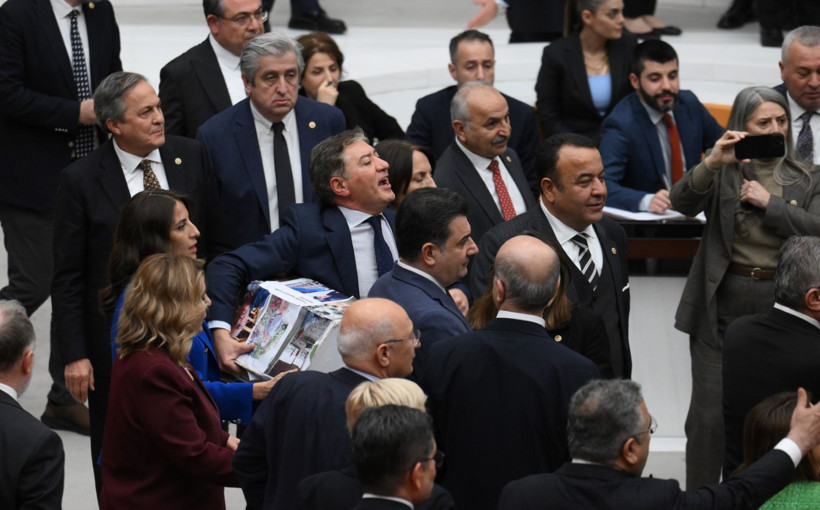 CHP tabutu kurtardı: 'Vampir gibi saldırdılar' - Resim: 13