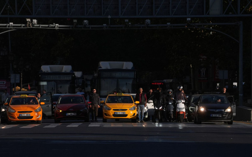 Hayat durdu: Bir millet Atasını andı - Resim: 32