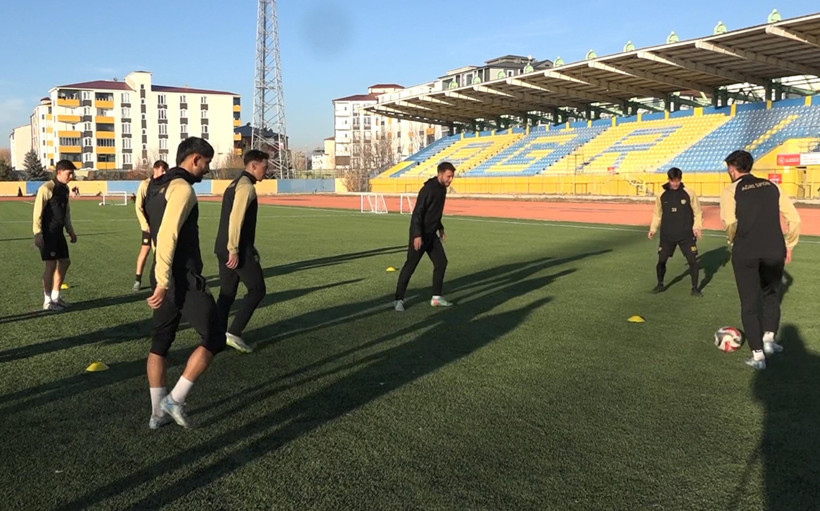 Bahis soruşturması takımı dağıttı: 17 oyuncu gitti, kadroda 7 futbolcu kaldı! - Resim : 1