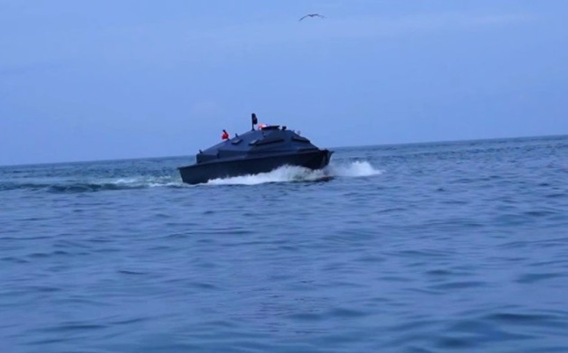 Trabzon’da zırhlı bot üretildi. Batarsa ön kabini gövdeden ayrılıyor - Resim : 4