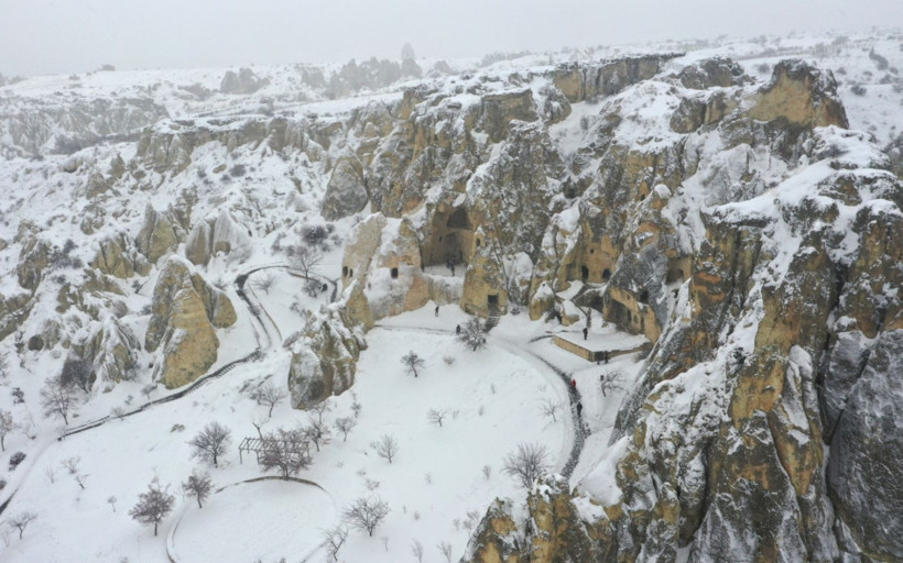 Peri bacalarına kar dokunuşu! Kapadokya’nın kış güzelliği göz kamaştırdı - Resim: 9
