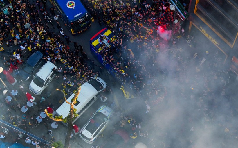 Euroleague şampiyonu Fenerbahçe Beko, Bağdat Caddesi'ni ateşe verdi! - Resim: 4