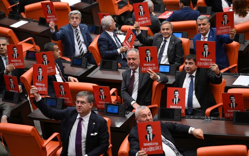 MHP lideri Bahçeli, TBMM Başkanı seçimlerinde oy kullandı - Resim: 40