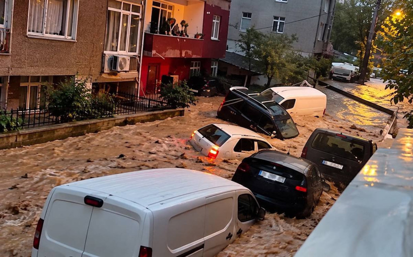 Afette mega hasar. Suyun yolu kesildi rantın ise yolu a&ccedil;ıldı - Resim : 1