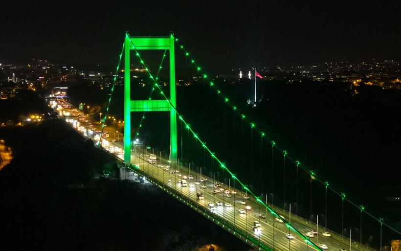 İstanbul'un köprüleri "Yeşilay Haftası" için yeşil renge büründü - Resim: 3