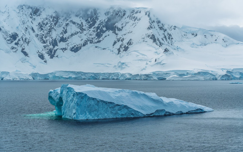B&ouml;ylesi daha &ouml;nce g&ouml;r&uuml;lmedi! Bir &uuml;lke b&uuml;y&uuml;kl&uuml;ğ&uuml;ndeki buz deliğinin sırrı &ccedil;&ouml;z&uuml;ld&uuml; - Resim : 3